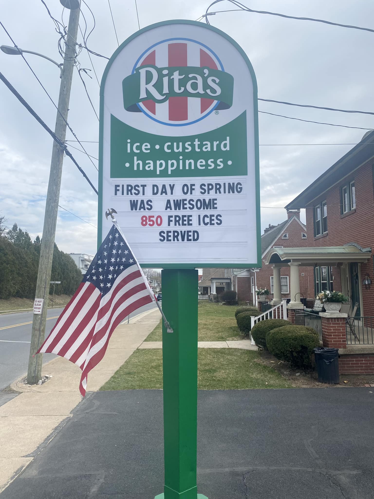 The front sign from Rita's of Hamburg. It says "First day of spring was awesome. 850 free ices served"